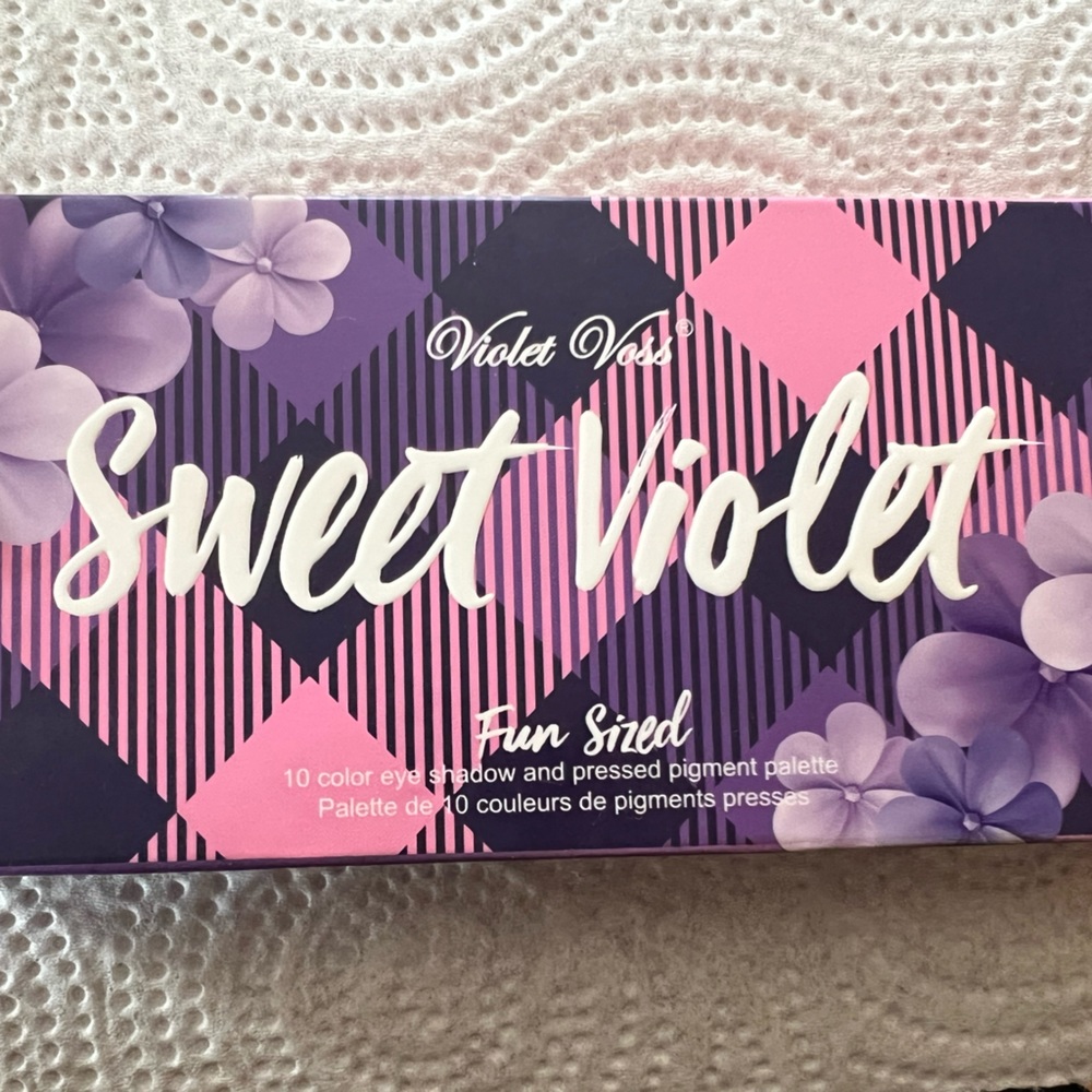 Sweet violet eyeshadow palette